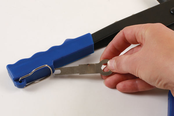 Standard Riveter with 30 Rivets 0217